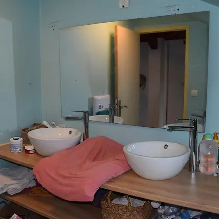 ホームステイ Location24hlemans La Suze-sur-Sarthe